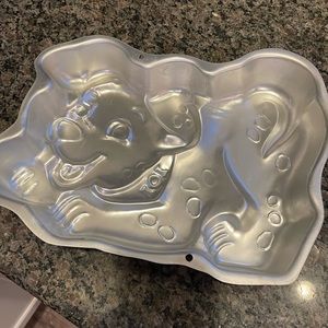 Wilton 101 Dalmatian cake pan
